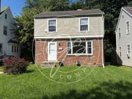 featured image of 2057 Wyndhurst Rd