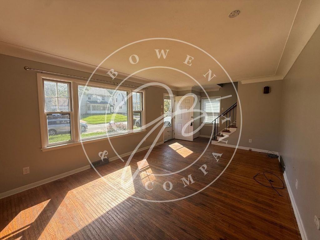 2057 Wyndhurst Rd - Photo 2 of 12