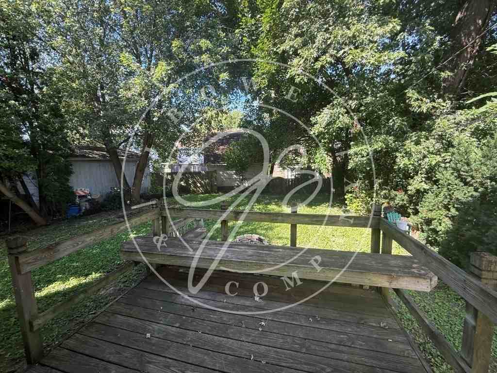 2057 Wyndhurst Rd - Photo 3 of 12
