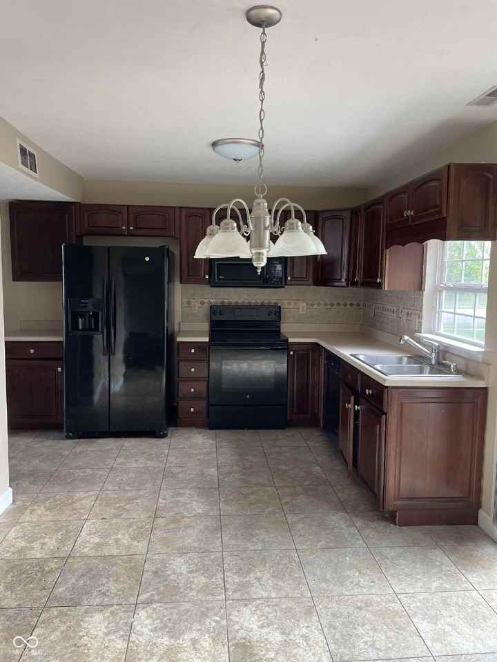 397 Longview Bnd - Photo 2 of 6