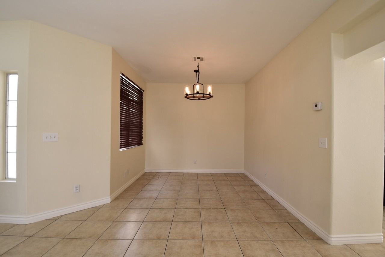 6665 Coral Springs Cir - Photo 4 of 34