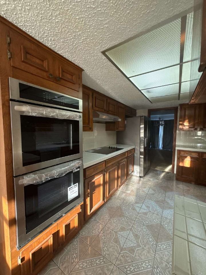 1709 Bruce Devlin Dr - Photo 7 of 14