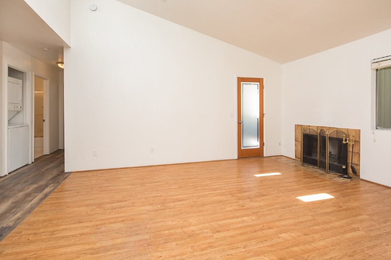 2345 Tripp Dr Apt 2 - Photo 5 of 20