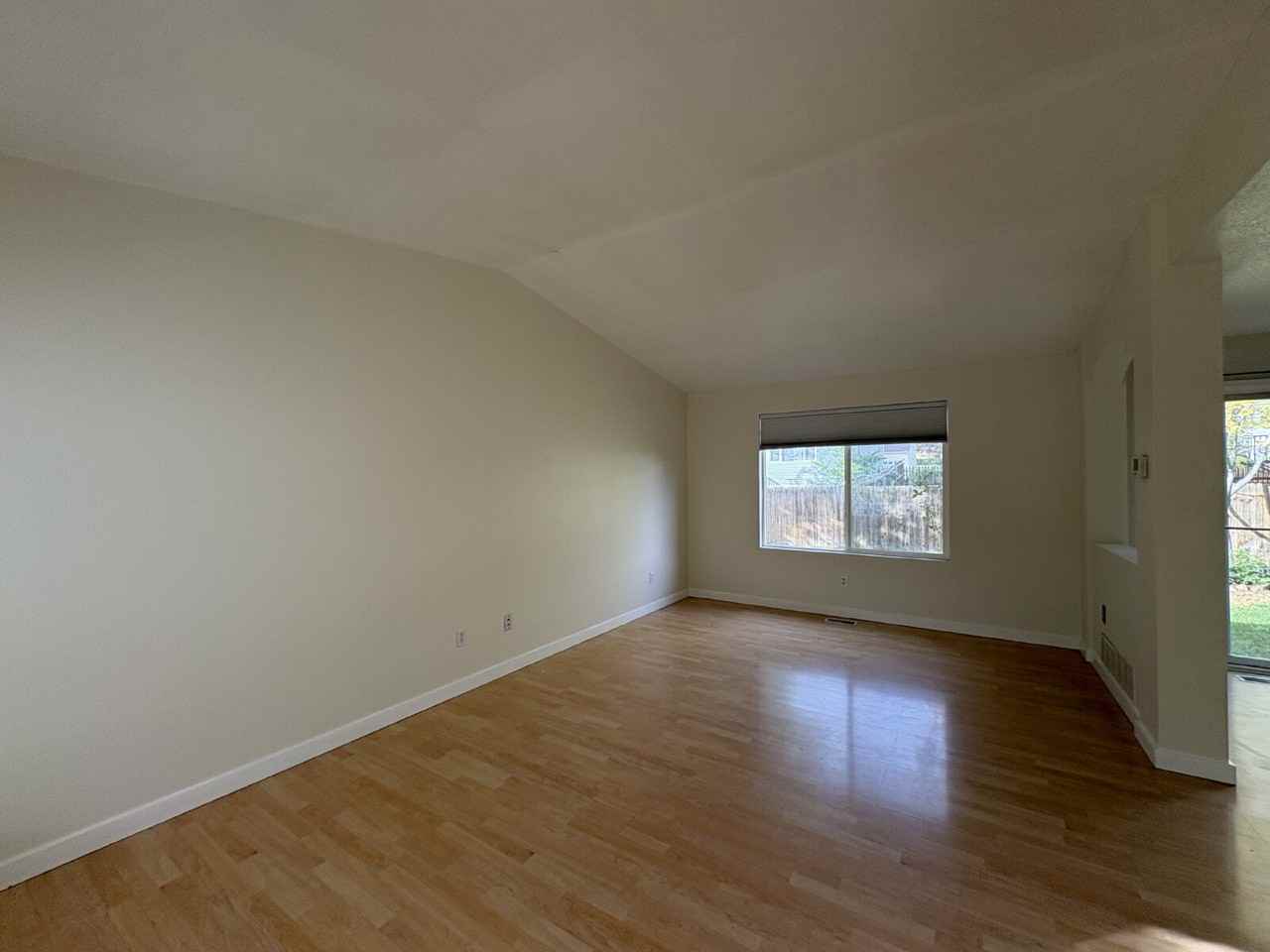 1293 Red Mountain Dr - Photo 4 of 21