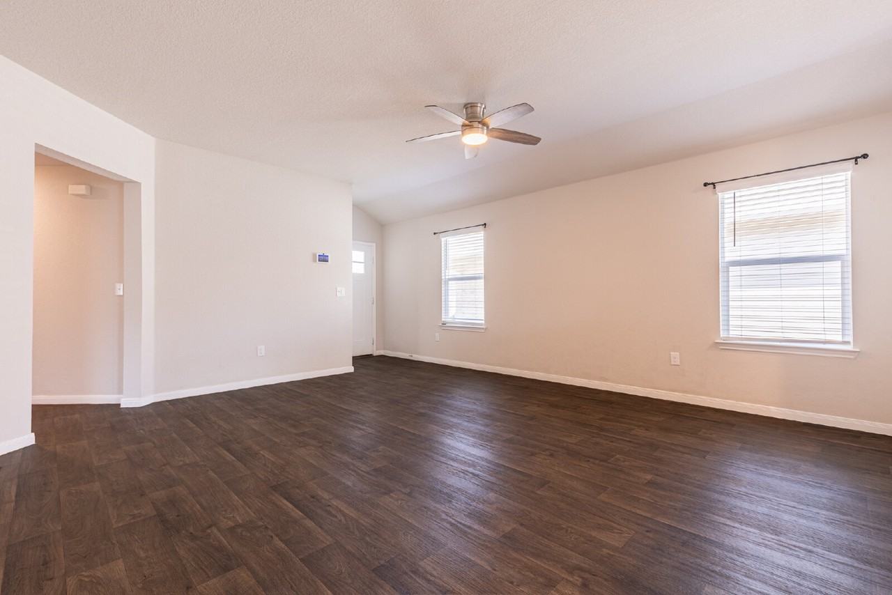 14007 Levy Ln - Photo 6 of 29