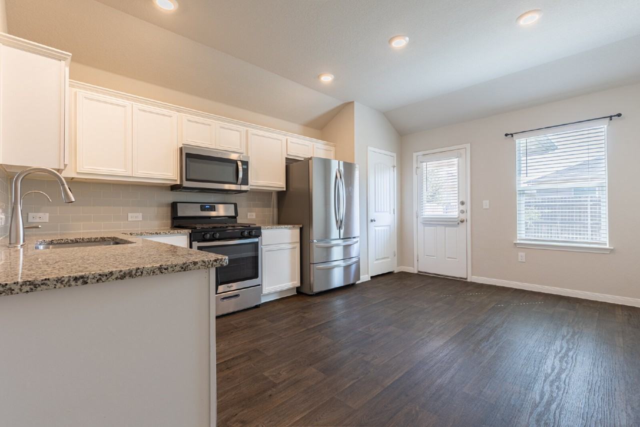 14007 Levy Ln - Photo 7 of 29