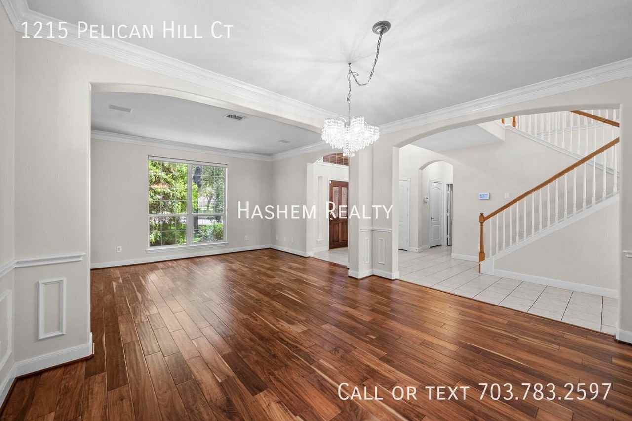 1215 Pelican Hill Ct - Photo 2 of 16