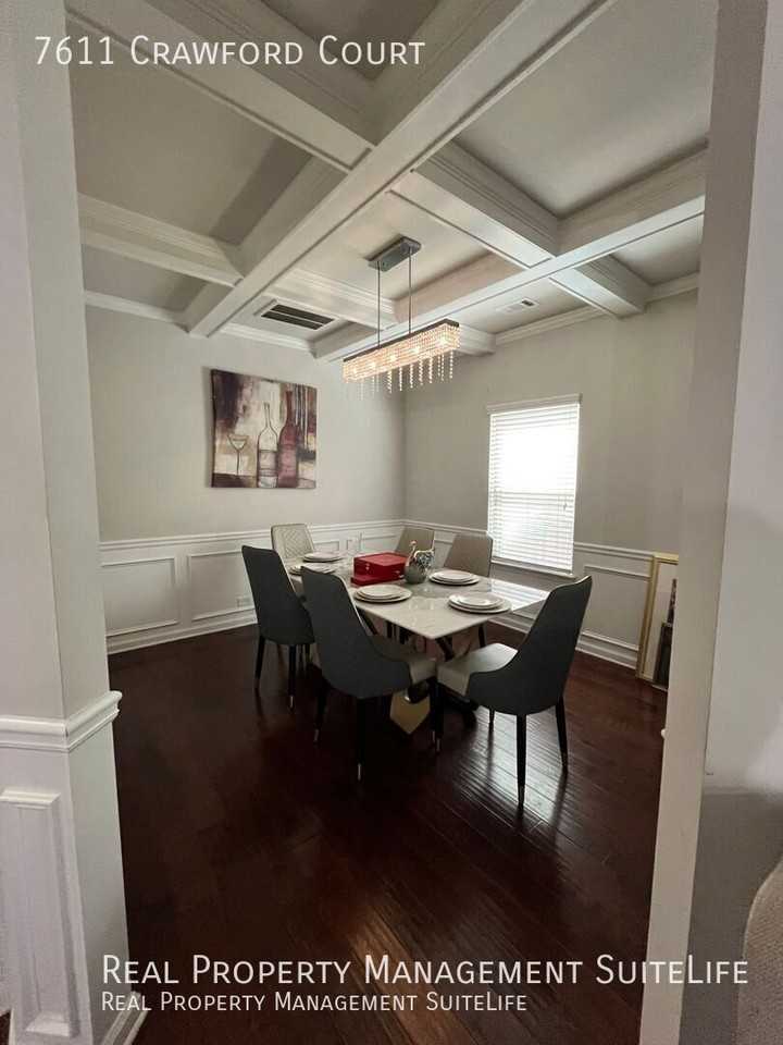 7611 Crawford Ct - Photo 2 of 12