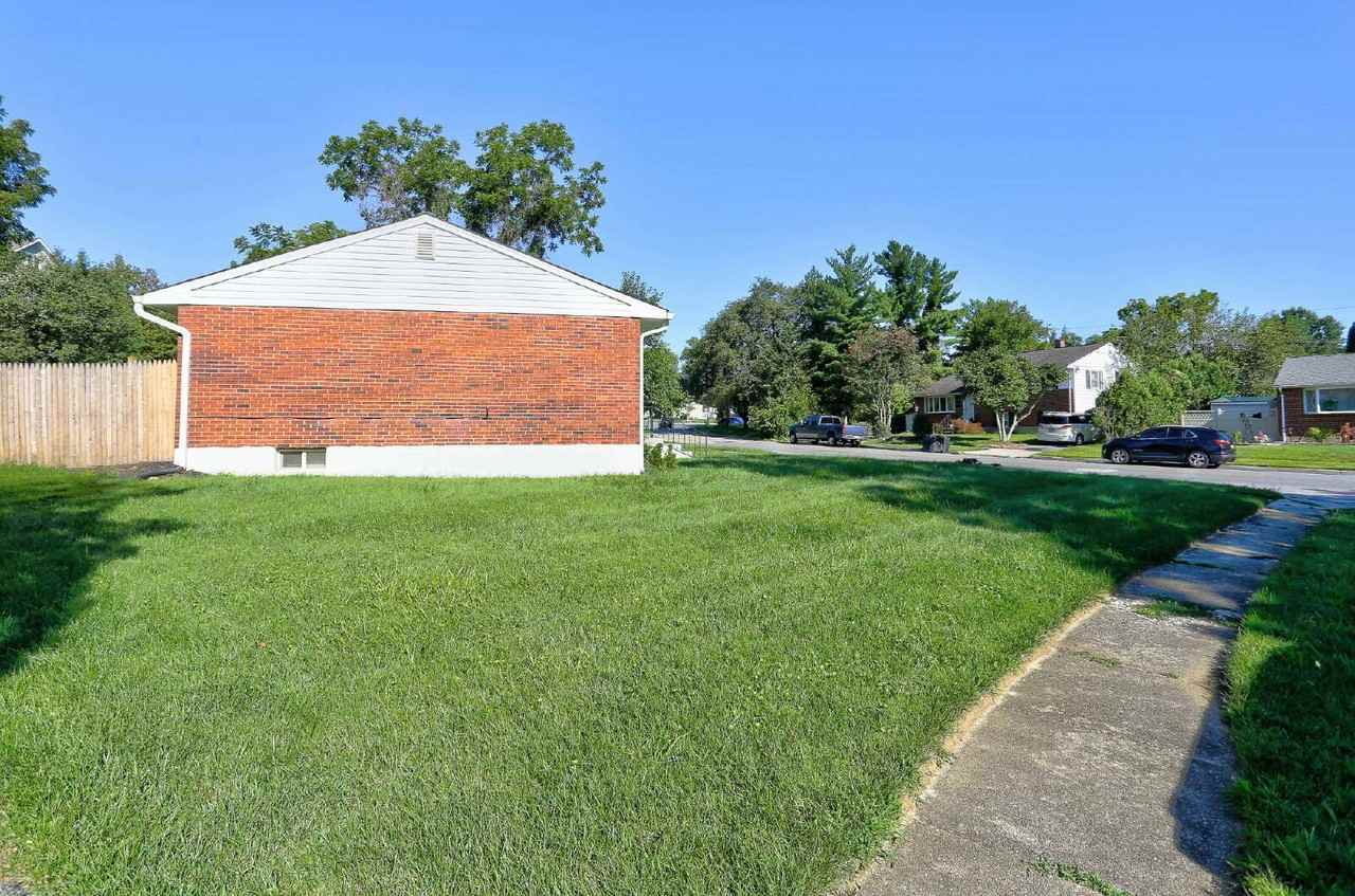 8523 Fieldway Dr - Photo 5 of 40