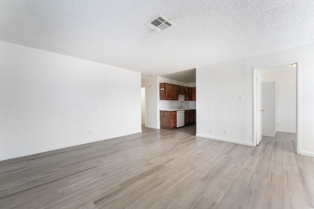 6982 Hopkins Dr Apt C - Photo 7 of 33