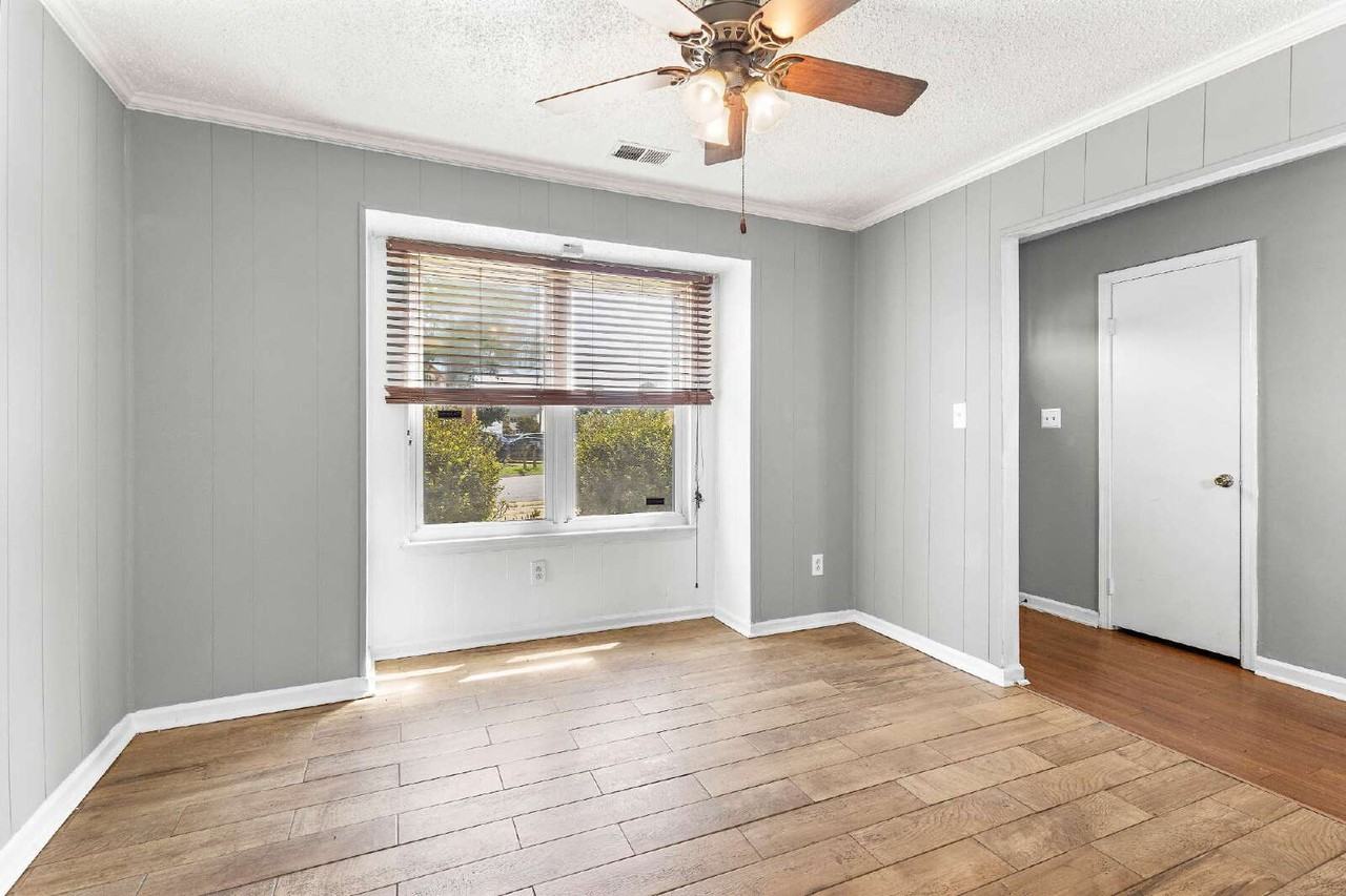 3454 Waltham Cir - Photo 2 of 9