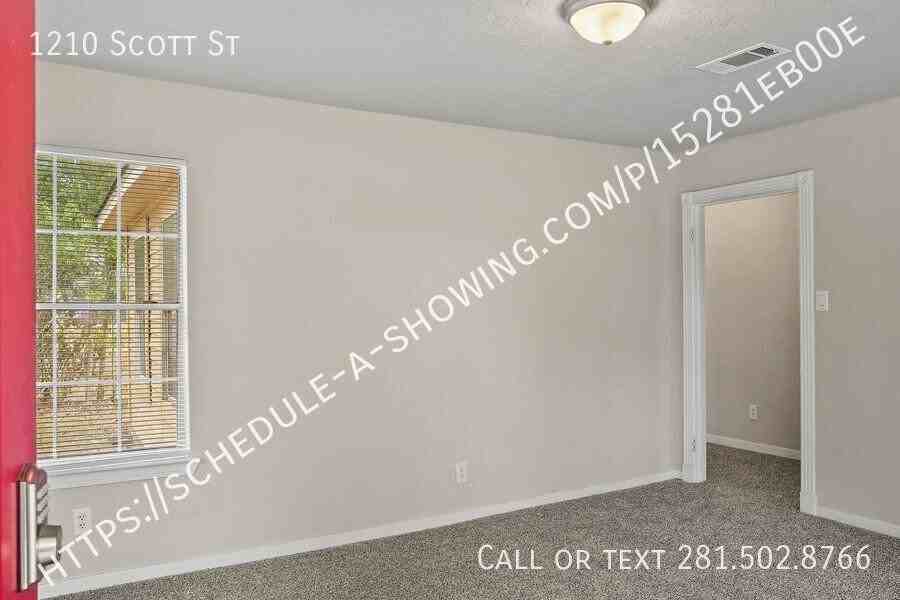1210 Scott St - Photo 2 of 8