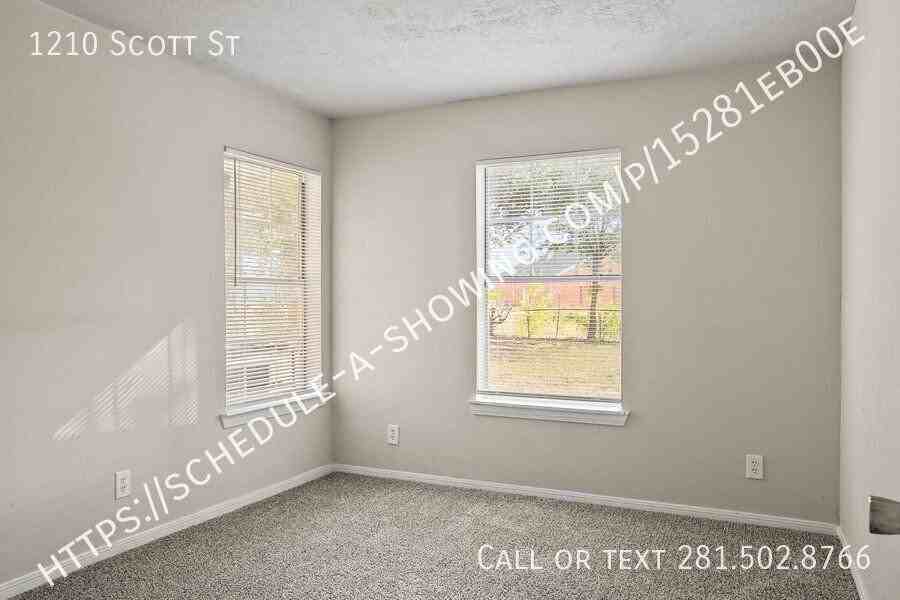 1210 Scott St - Photo 5 of 8