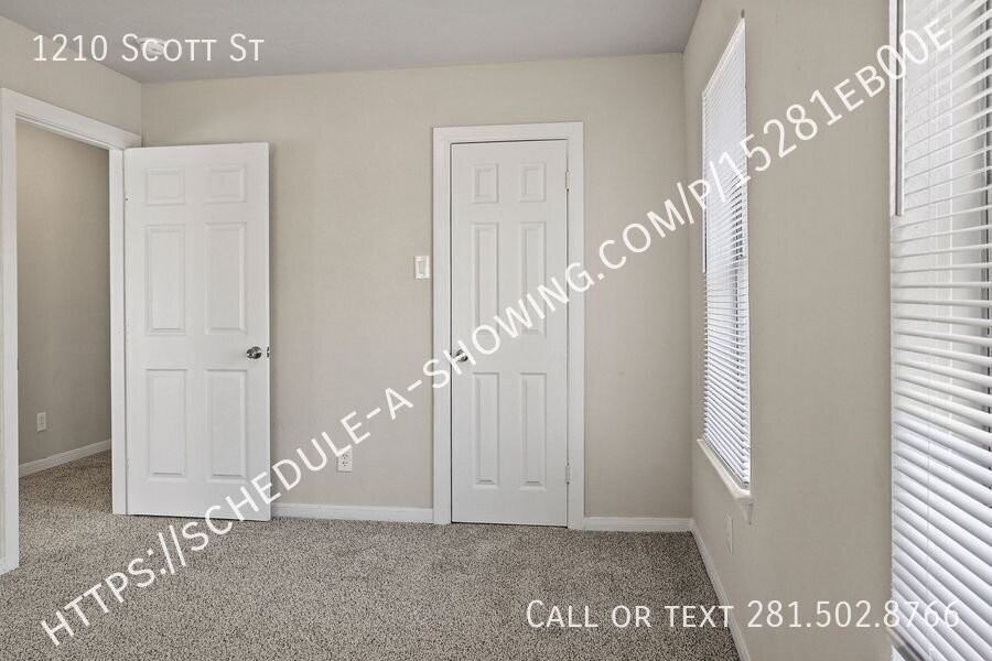 1210 Scott St - Photo 6 of 8