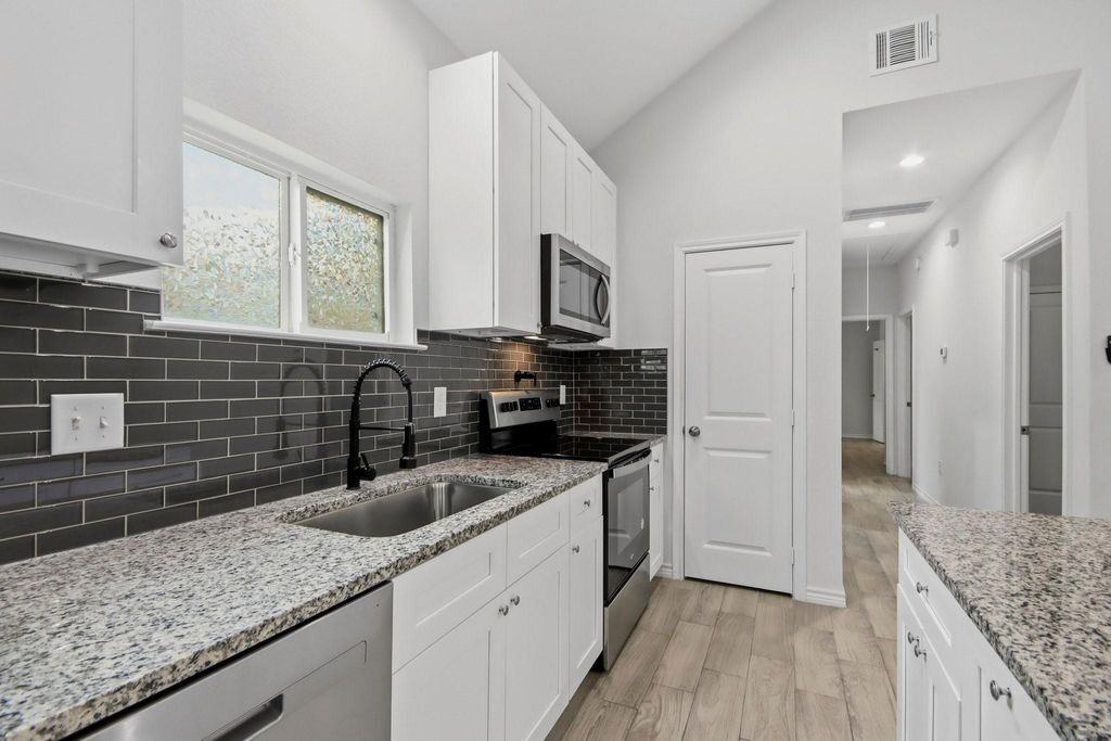 16902 Balmoral - Photo 3 of 14