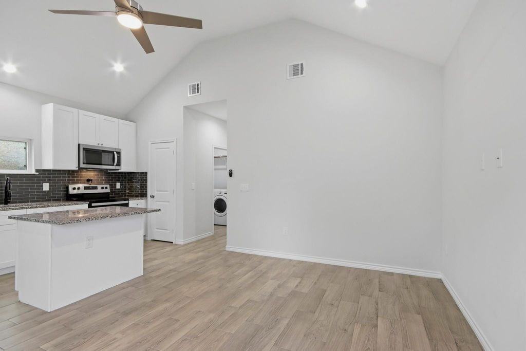 16902 Balmoral - Photo 4 of 14