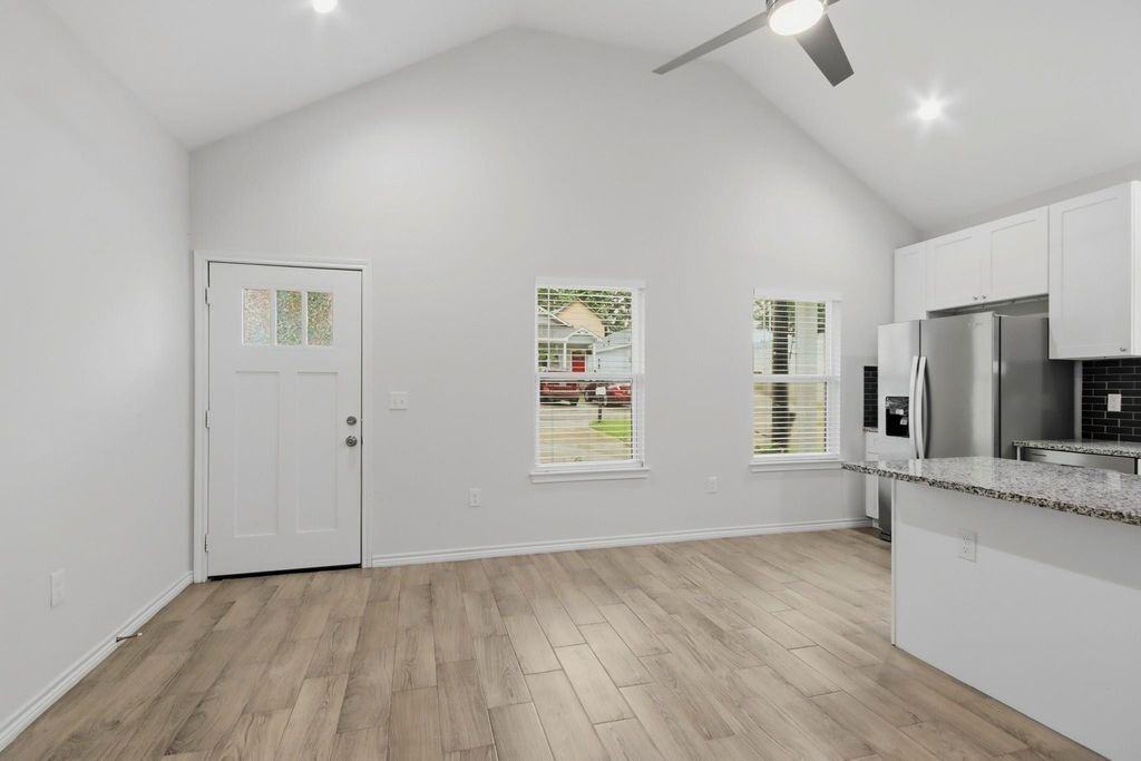 16902 Balmoral - Photo 5 of 14