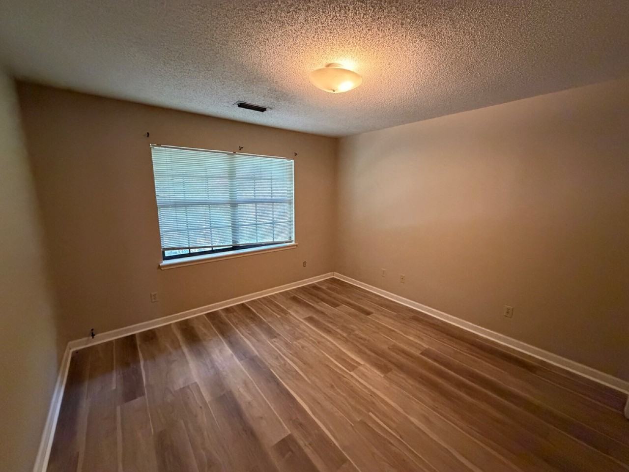 1133 Fortner St #B8 - Photo 5 of 11