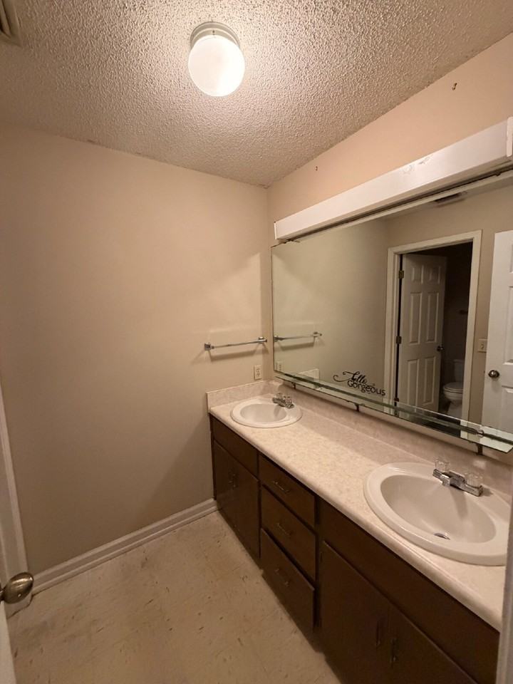 1133 Fortner St #B8 - Photo 7 of 11
