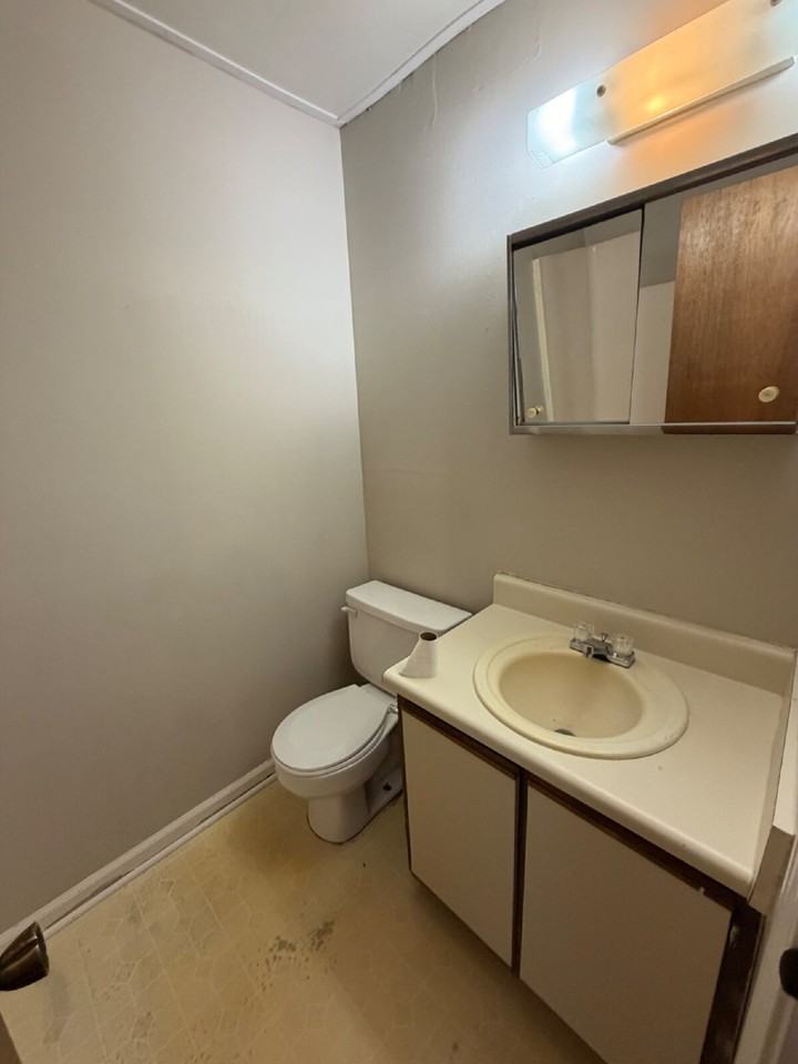 1030 S Park Ave #5 - Photo 5 of 9