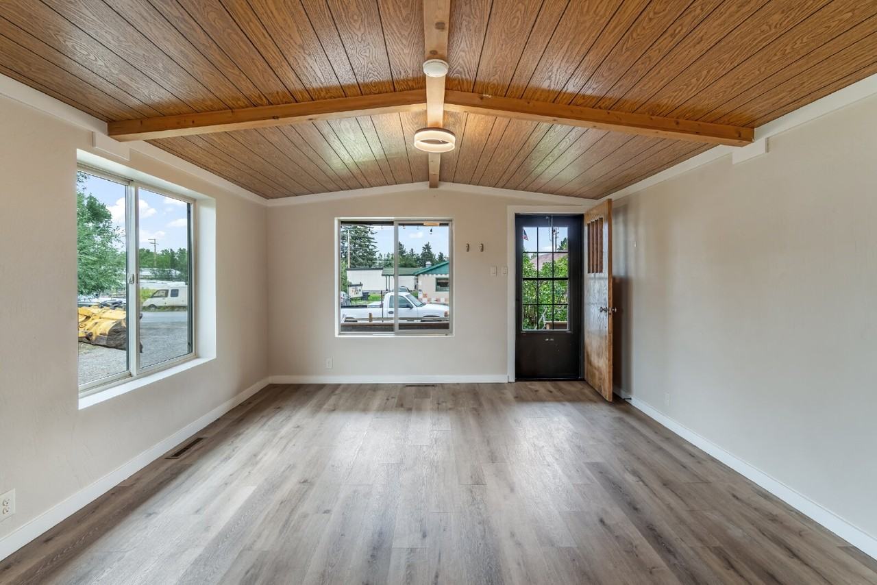306 Mill St - Photo 2 of 21