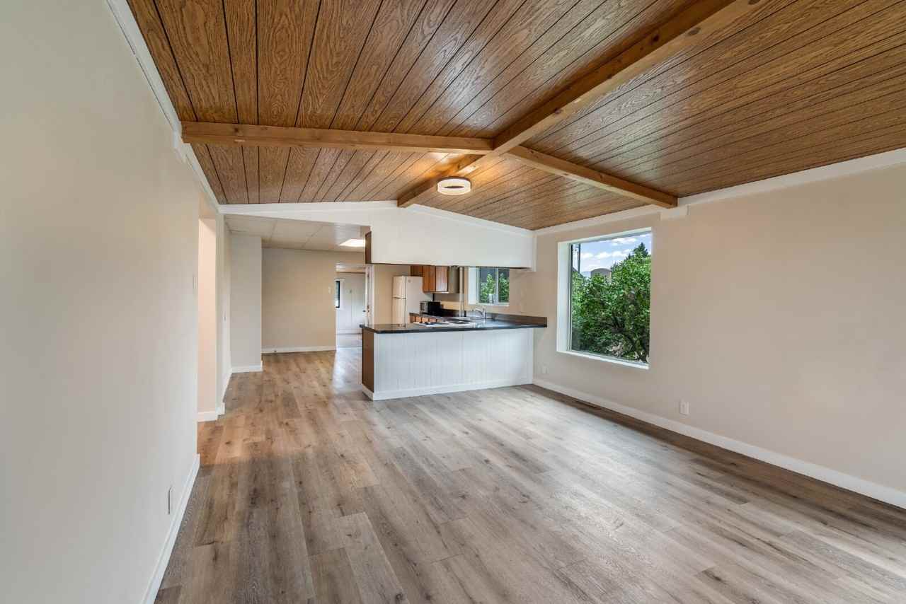 306 Mill St - Photo 4 of 21