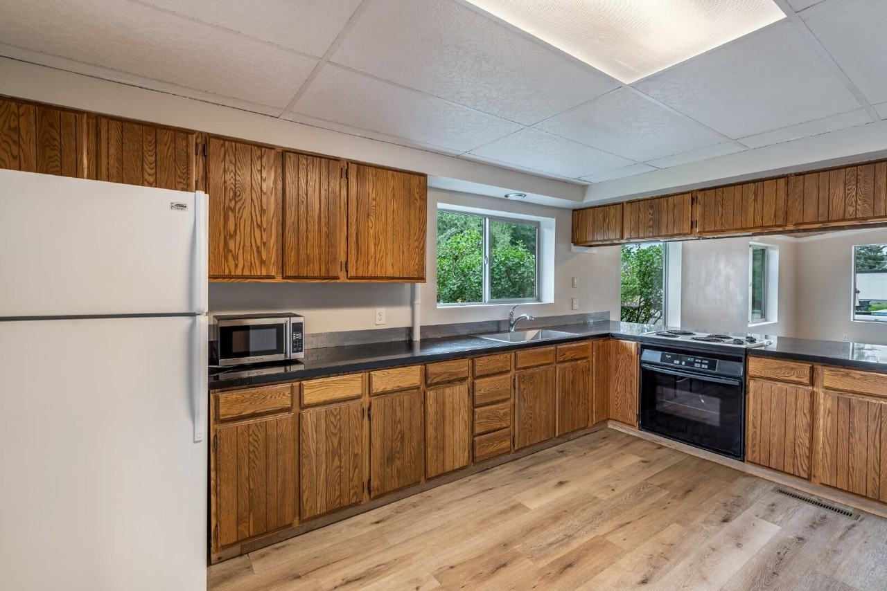 306 Mill St - Photo 7 of 21