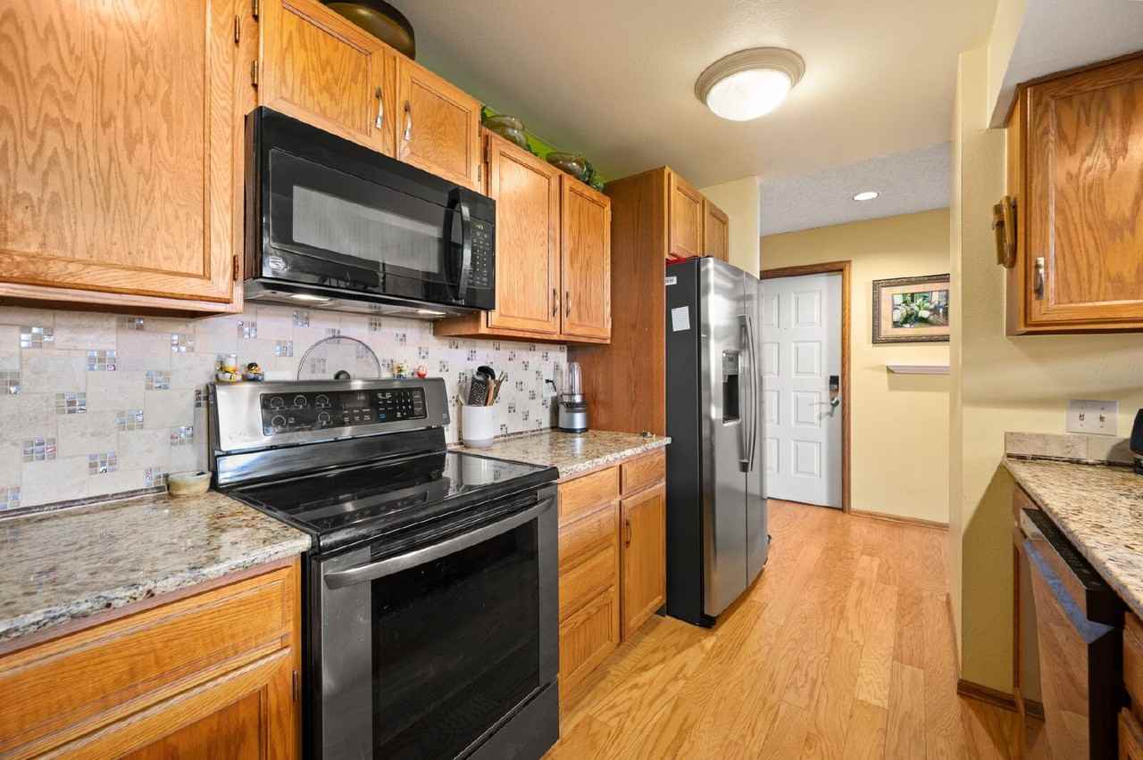 23528 Pondview Pl - Photo 2 of 19