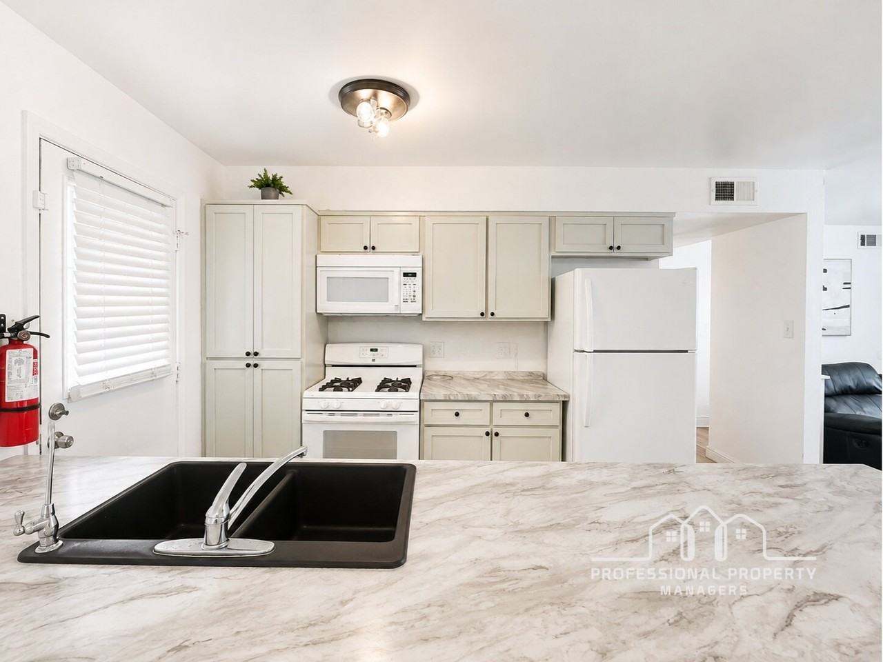 611 E Hacienda Dr - Photo 5 of 18