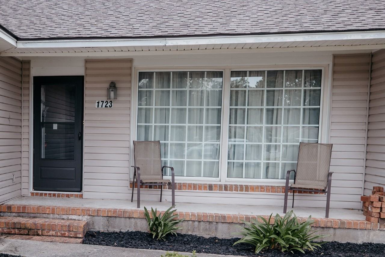 1723 Folly Rd - Photo 3 of 50