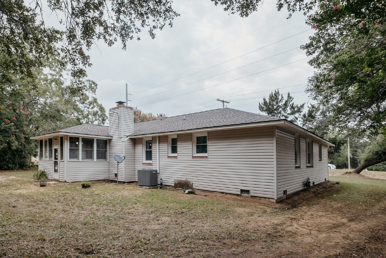 1723 Folly Rd - Photo 6 of 50