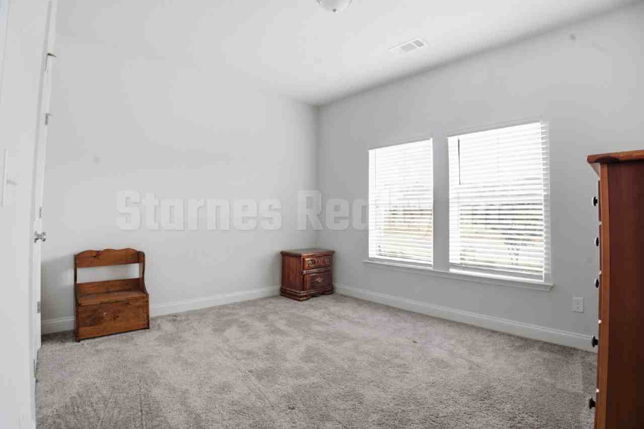 666 Hampton Dr - Photo 3 of 16