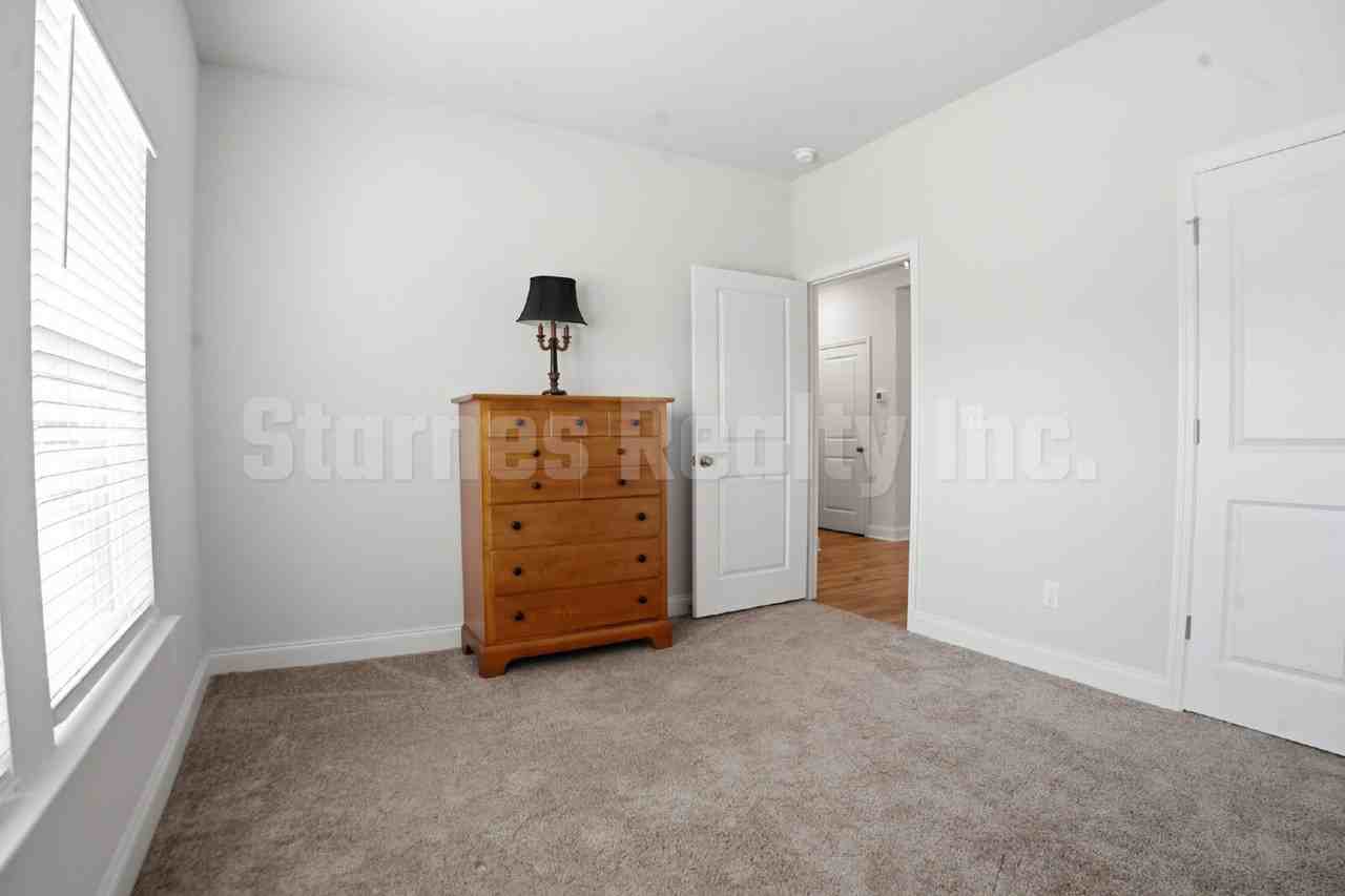 666 Hampton Dr - Photo 4 of 16