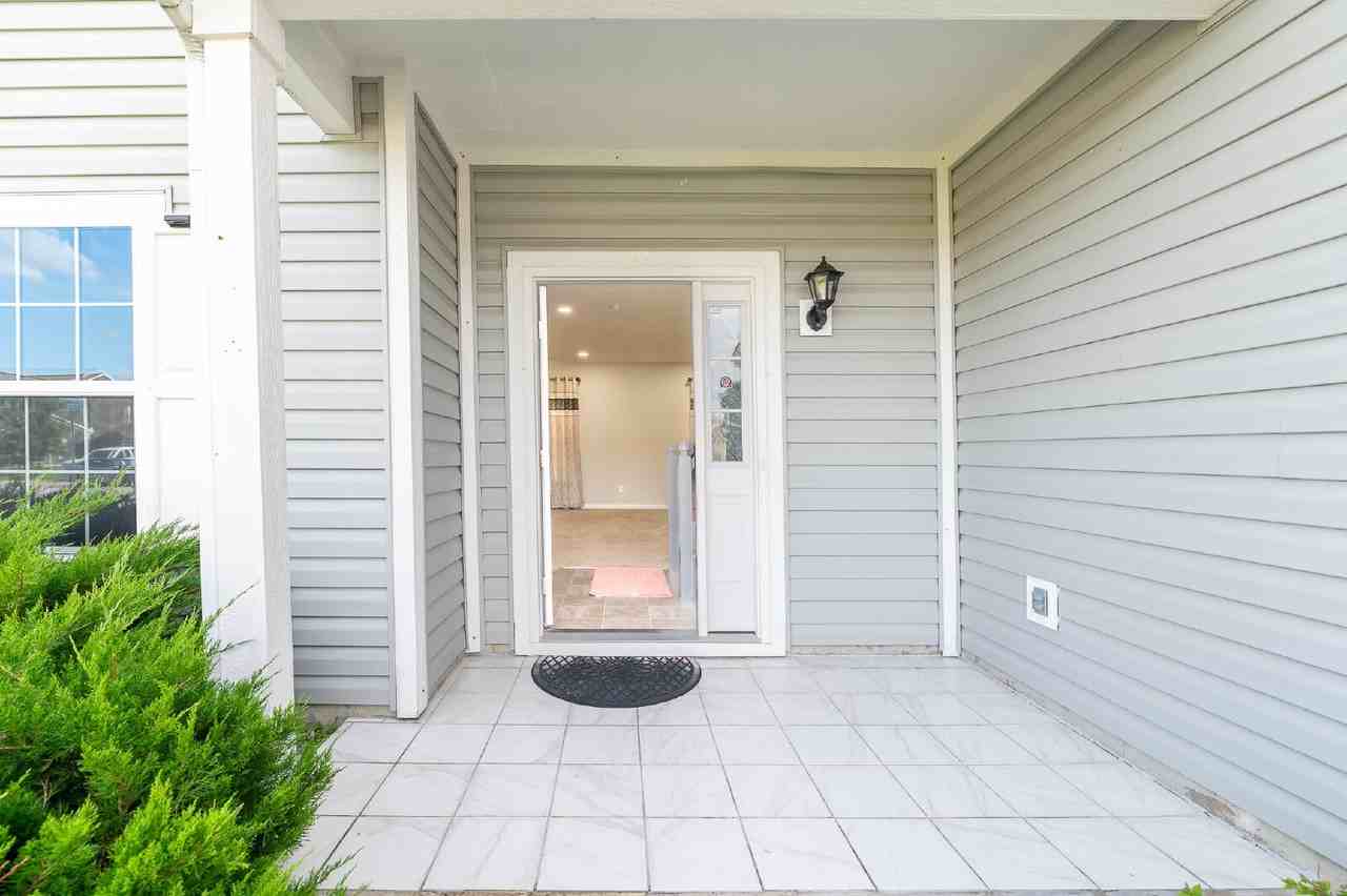 899 Briarstone Dr - Photo 2 of 17