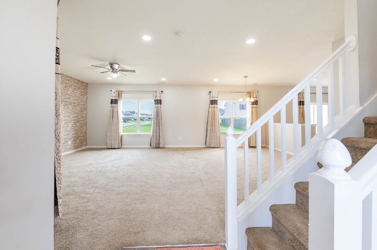 899 Briarstone Dr - Photo 3 of 17