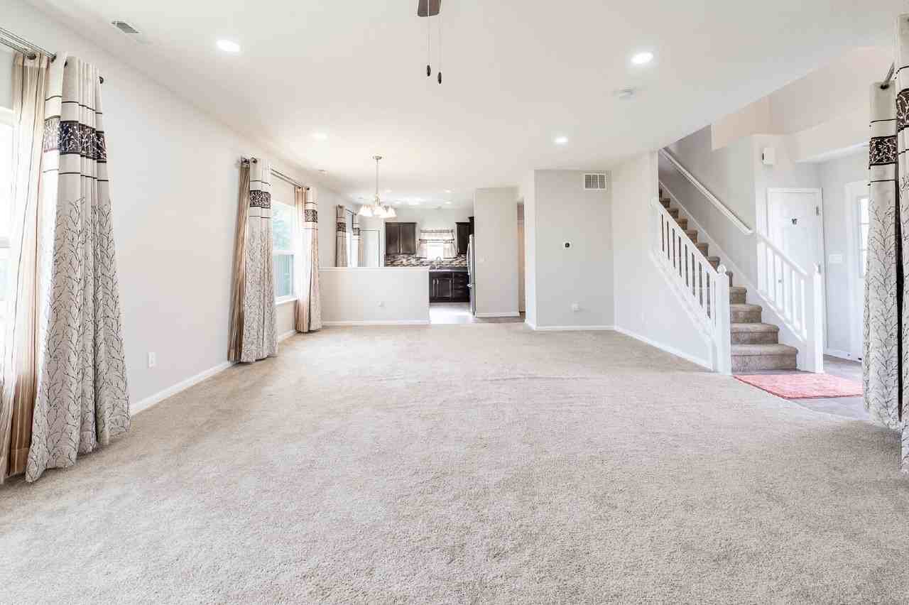 899 Briarstone Dr - Photo 5 of 17