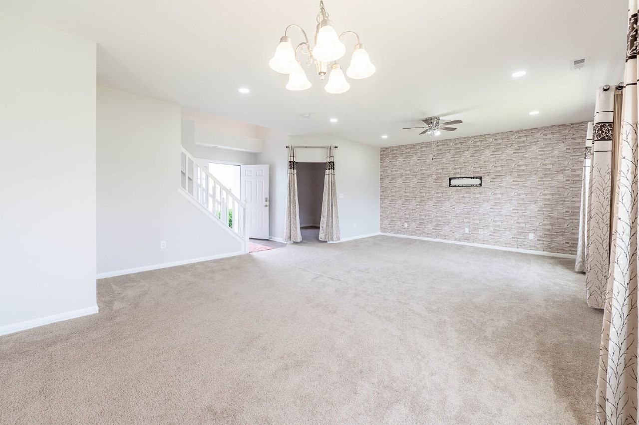 899 Briarstone Dr - Photo 6 of 17
