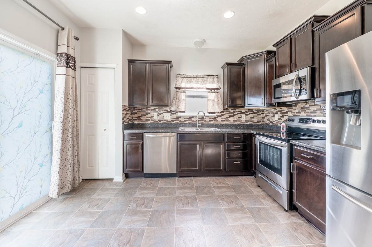 899 Briarstone Dr - Photo 7 of 17