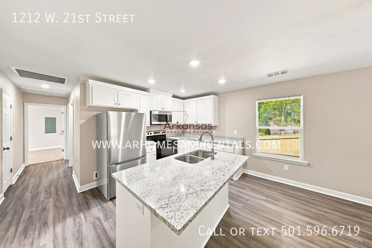 1212 W 21st St - Photo 4 of 13