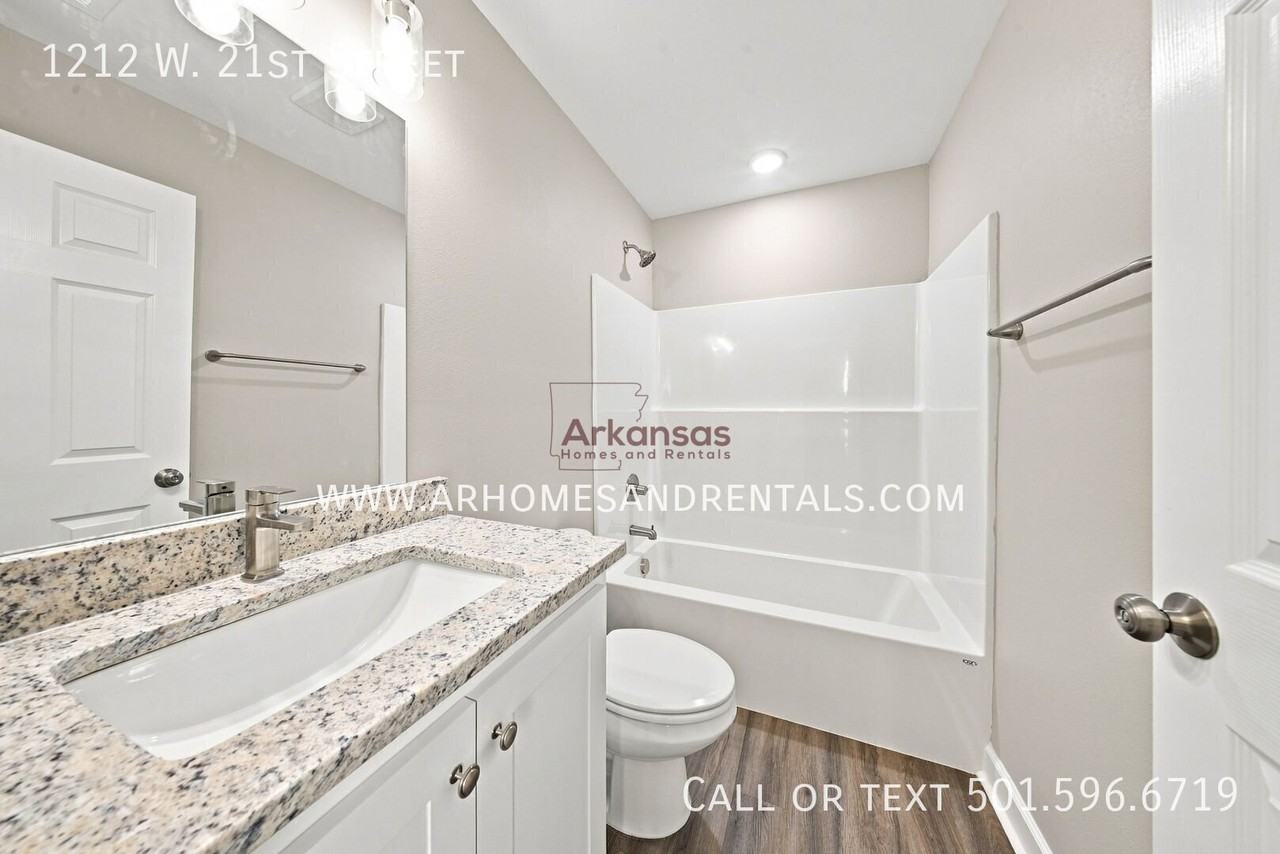 1212 W 21st St - Photo 6 of 13