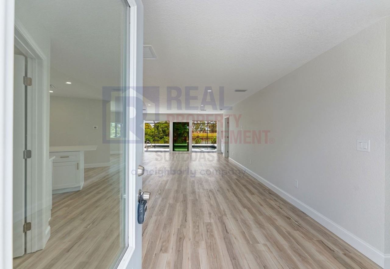 411 Pine Tree Ter - Photo 4 of 41
