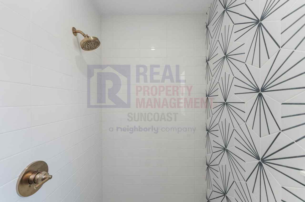 411 Pine Tree Ter - Photo 7 of 41