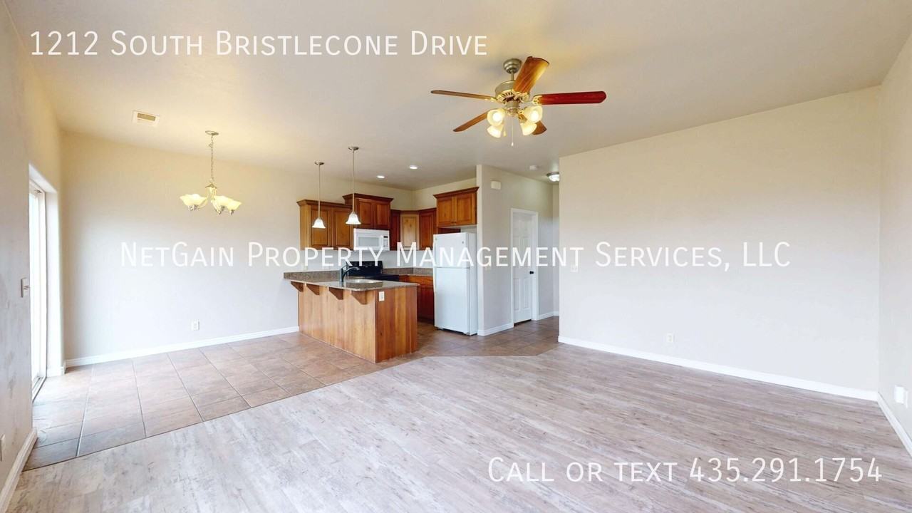 1212 S Bristlecone Dr - Photo 4 of 24