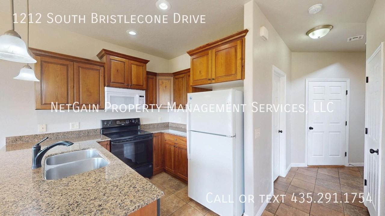 1212 S Bristlecone Dr - Photo 7 of 24