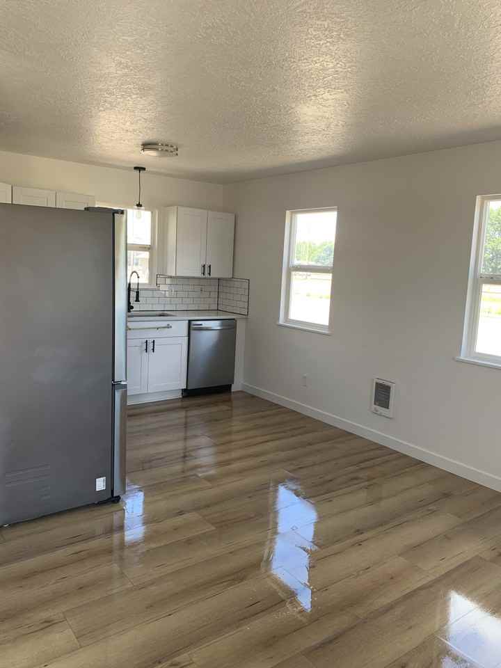 573 E Ellendale Ave - Photo 2 of 4