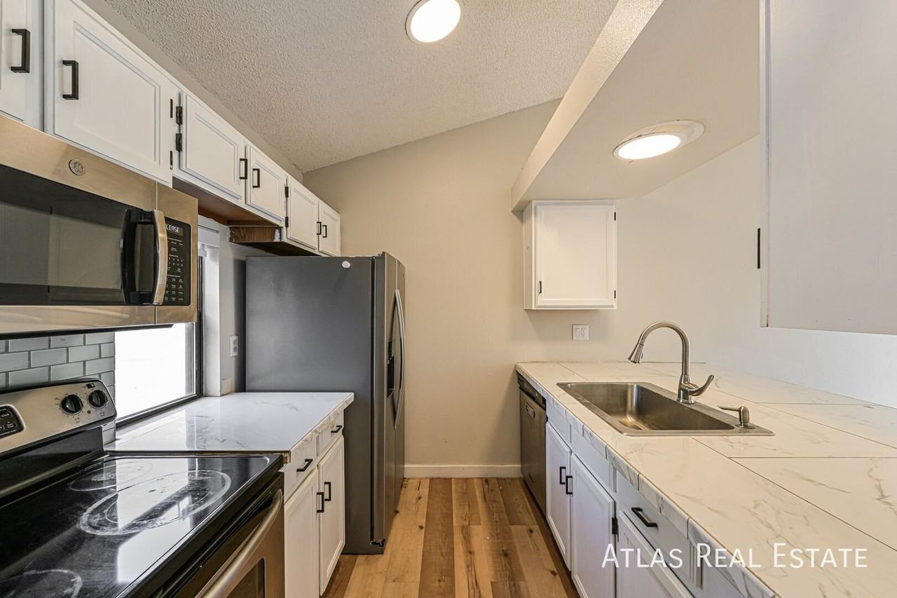 4185 S Richfield Way - Photo 4 of 17