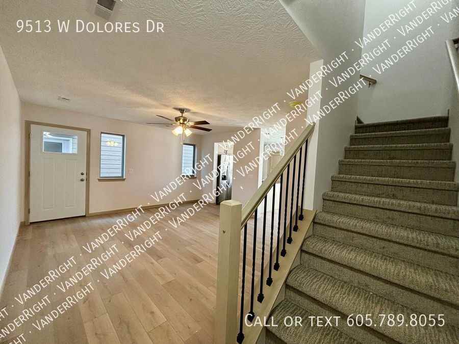9513 W Dolores Dr