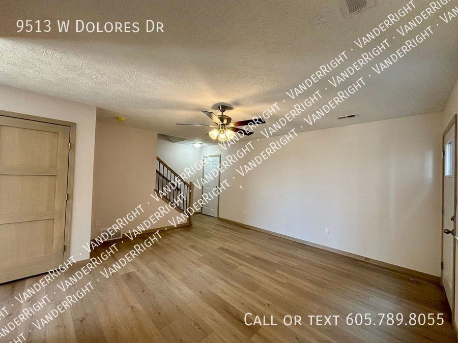9513 W Dolores Dr - Photo 3 of 21