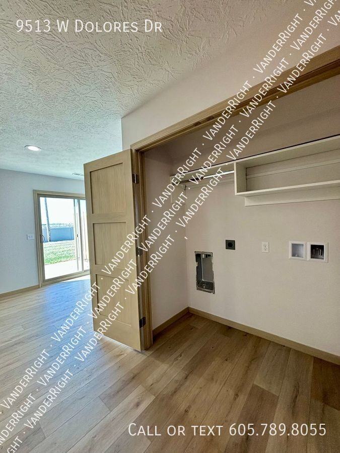 9513 W Dolores Dr - Photo 5 of 21