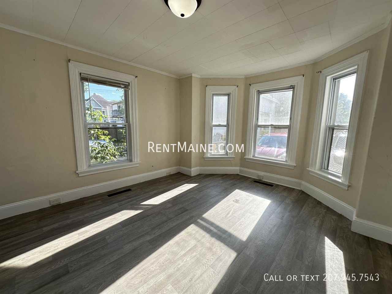 137 Grove St - Photo 4 of 12
